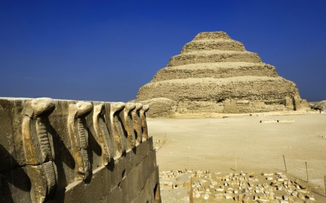 Un ser común en todas las culturas ancestrales: La serpiente Pyramid-of-djoser-saqqara-giza-egypt-1024x640
