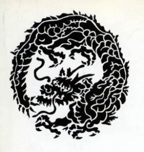 Un ser común en todas las culturas ancestrales: La serpiente Representacic3b3n-del-ouroborus-con-caracterizacic3b3n-china