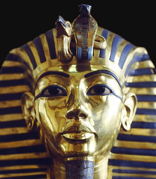 Tutankamón con cobra Uraeus