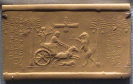 Sello cilíndrico que muestra al rey persa Darío en un carro arrojando una flecha a un león (89132)