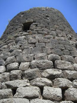 800px-central_tower_of_the_nuraghe_at_saint_antine_of_torral